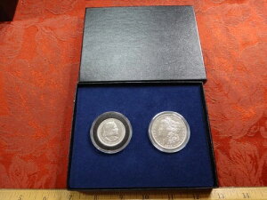 1892年アメリカ合衆国モルガン銀貨1ドルと1892年コロンビア万国博覧会銀貨50セント