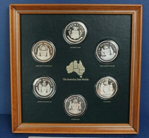 �I�[�X�g�����A: 1976 �N�I�[�X�g�����A�B���� X ���[�W (45 mm) ��g���_�� 6 ���Z�b�g�B