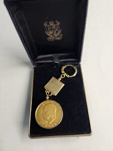 �N���E���W���G�� �S�[���h�J���[ 1972�N 1�h�� ���O���\�ȃL�[�z���_�[