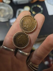 ���B���e�[�W�A�����J���R�C���g���W���[�Y �C���f�B�A���w�b�h�y�j�[�R�C���J�t�X�{�^�� �S�[���h�g�[��