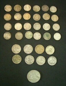 オーストラリアの銀貨。3ペンス、6ペンス、フローリンの合計33枚。チャリティ