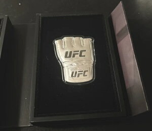 2024�N �j�E�G �A�S�� UFC �����t�@�C�g�O���[�u 3�I���X �V���o�[ �v���[�t�R�C��