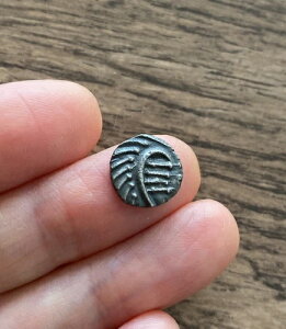 �����A���O���T�N�\������i����695�N��-740�N���j�B�␻�̎M�B�uVICO�v�^�B