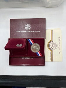 1988N D UNCIRC IsbN čǋLO 90%  COA  BOX