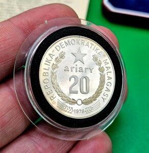 希少なヴィンテージ マダガスカル 1978年 20 & 10 アリアリ ロイヤルミント シルバー プルーフコイン、COA