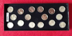 16ドルの米国大統領記念金貨 24金メッキ ワシントンからリンカーンまで 発行: 2008年