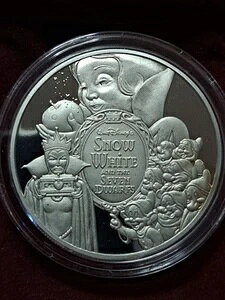 �󏭂ȁu����P�Ǝ��l�̏��l�v�f�B�Y�j�[DVD�R�C�����_���I�� - 2001�N10��9��