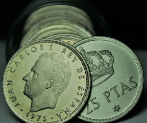 v[t[i20jXyC 1975Ni77j25yZ^d?UNA GRANDE LIBRE?