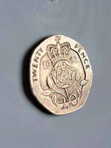 1982�N 20�y���X - �󏭂ȃR���N�^�[�Y�A�C�e����20�y���X�d�݁i�G���U�x�X2���j