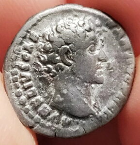 }NX AEEX  161 ` 180 N  AR fiEX GENIVS EXERCITVSATR.POT.VIB