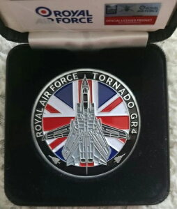 �󏭂ȃC�M���X��R100�V���[�Y �g���l�[�h GR4�u�g���J�v�L�O�W���R�C�����_���I�� �V�i