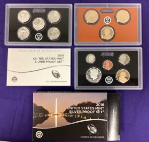 2016年頃のアメリカ製銀貨13枚プルーフセット。アメリカ造幣局発行時のオリジナル
