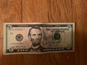 希少な5ドル紙幣☆STAR☆NOTEシリーズ2017A PE01373581*