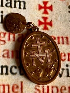 �󏭂ȃ��B���e�[�W ���b�g �S�[���h 8K ���_��:�uTotus tuus�v& B.V. ���}���A�E�I�u�E���u�� - Meta !