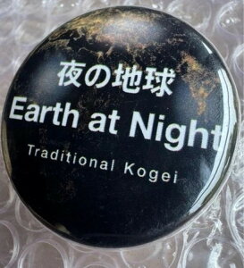 大阪関西万博ナイトアースバッジスタッフピンバッジ限定版コレクターズアイテム