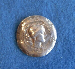 紀元前 158-149 年、アンフィポリスのケルト模造銀テトラドラクマ金貨 (希少)