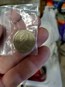 �󏭂�1985�N���A�㉺�t�G�b�W�G���[�̃G���U�x�X2���L�O1�|���h�d��