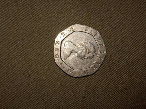 1982年 20ペンス エリザベス2世 英国硬貨 D. G. Reg. F. D. 希少