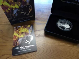 2012N LECEgW[Y - 1IX Vo[Ev[tERCiϔAؖtj