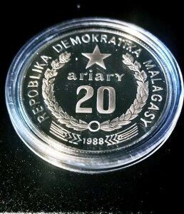 }_KXJ 20 AA 1988N Vo[v[tBɊ󏭂ȃRCB