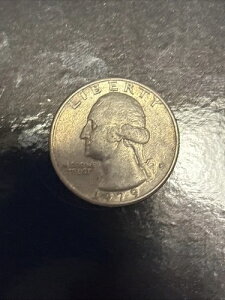 1979NVgENH[^[B󏭂ȃG[ŁA~g}[NhԂĂ - D. fo[