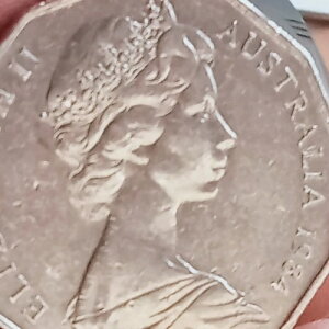 󏭂ȃI[XgA 1984N 50Zgd݁AGUxX2