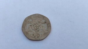 20 �y���X�d�݁A2003 �N�A�ɂ߂Ċ󏭂ȃR���N�^�[�Y�A�C�e���B�G���U�x�X 2 �� D G REG F D�B