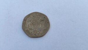 20 �y���X�d�݁A2004 �N�A�ɂ߂Ċ󏭂ȃR���N�^�[�Y�A�C�e���B�G���U�x�X 2 �� D G REG F D�B