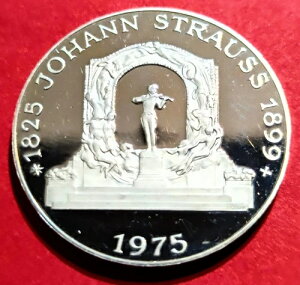 I[XgA 1975N nEVgEX 100VO v[t