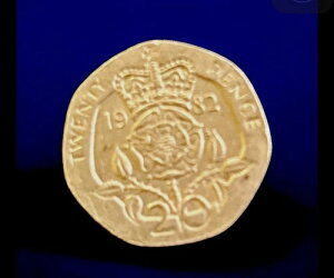 1982N 20yXd݁BɊ󏭂ȃRN^[YACeBGUxX2 D G REG F D.??