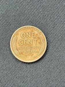 1945N ~g}[NȂ EB[gyj[  Ɋ 1Zg ʃO[X