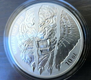 2019N ؍ 10IX Vo[^CK[  300