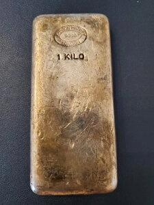 ���s���� 50 �������̔��Ɋ󏭂ȃW�����\���E�}�b�Z�C�E�����h�� 1 �L�� �V���o�[ �o�[�̃��B���e�[�W�i!