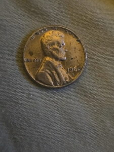 1968�NS�v���[�t�����J�[���y�j�[�A���ɁuLiberty�v�́uL�v�ƁuIn God We Trust�v�̕���