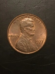 1977Ns̃AeB[NRCiAJjiȂjŁAoeB̓d_C܂ĂB