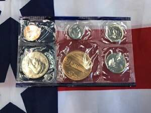 ʐ^̒ʂA1989-P čǌLOiZbgB