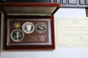 1976N ^[NXEJCRX 4Zbg ݁E݃v[t