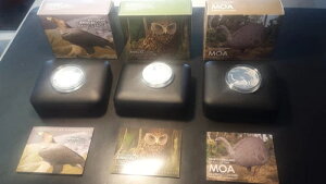 �j���[�W�[�����h 2016 - 2018 �N 5 �h�� 1 �I���X ����v���[�t�N���R�C�� (3 ���Z�b�g)