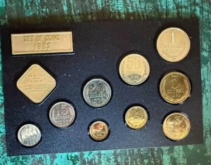 unSbvEwbg 1982 tH[_vjO[h \A/VA 9 RCǁA\A 60 N