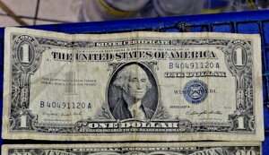 1957N ⌔ 󏭃h u[V[ č 1h V[YB