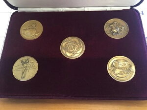 アガム、ゴーマン、グレイ、ジョヴィン、ニーマン&ヴィーゴルスト・アーティスト・メダル