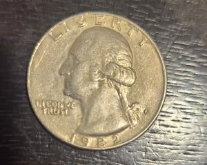 1982�N P �N�H�[�^�[�ݕ��̌�� - 'P' �̕������h��Ԃ���AIN COD WE TRUST �����󂳂�Ă���