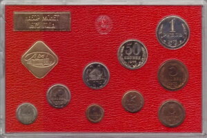 VAʃRCZbg 1975NAvX`bNtH_[