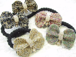 ヘアゴム ビーズ 小さめ丸みリボン クリアラインストーン付 〔髪どめ ポニー 高級グラスビーズ 華やか 髪留め 大人かわいいポニーテール キラキラ髪飾り 上品 カラフル マルチカラー おし