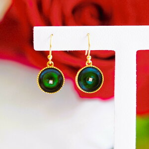 ブラックグリーン翡翠 K18 ピアス 天然無処理ヒスイ