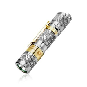 LUMINTOP���^�y��LED�����d��650���[�����A���Ɩ�60����5���[�hIP68�h���A�ϏՌ���1.5���[�g���|�P�b�g�T�C�Y�̃L�[�z���_�[�A���[�h�������t���L�����v�n�C�L���O�ً}�p�g�[�`(ToolAA2.0-�`�^�c