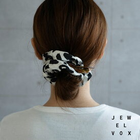 【7/18は店内全品P10倍!】 シュシュ ヘアゴム ヘアアクセ レディース アニマル柄 レオパード柄 べっ甲風チャーム付き 大人 まとめ髪 ポニーテール ホワイト ブラック ブラウン 女性 30代 40代 50代 ブランド メール便送料無料