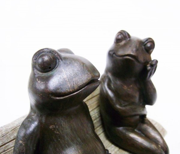 楽天市場】カエル かえる 蛙 オブジェ 殿様ガエル 王様 置物 