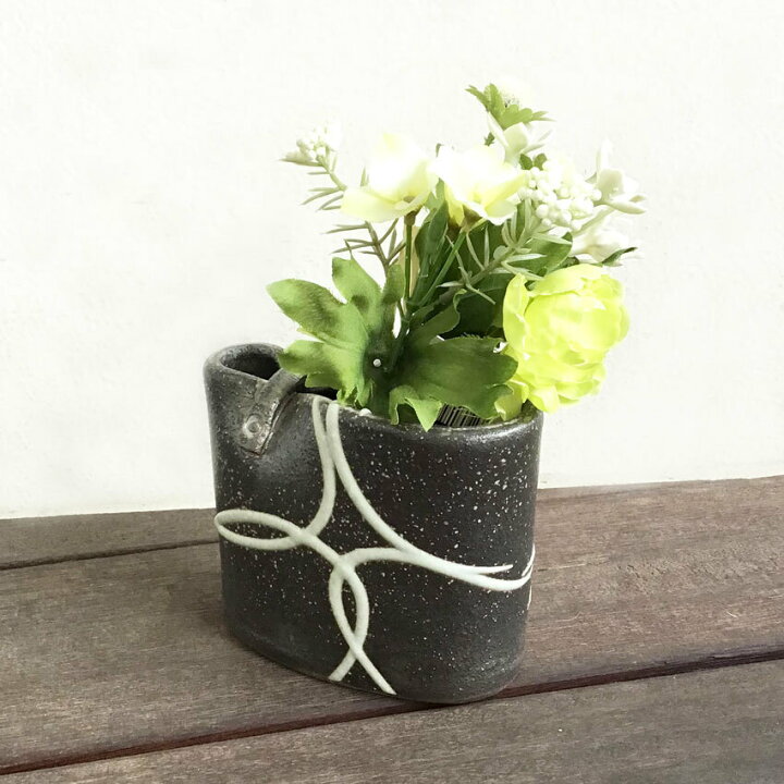 楽天市場 一輪挿し 和モダン おしゃれ 日本製 花びん 花瓶 陶器 焼き物 焼物 和風 ギフト フラワー アレンジメント 花 信楽焼 花器 花入れ インテリア 贈り物 プレゼント 開店祝い お買得品 信楽焼 白結び花入 代引不可商品 ウッドギャラリー樹