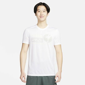 ナイキ 半袖 Tシャツ メンズ NIKE Dri-FIT Studio 72 トレーニング フィットネス 速乾 スポーツウェア クルーネック巣 プリントT 男性用 nike 服 白 メンズウェア ウエア ブランド アパレル/FQ3877-100